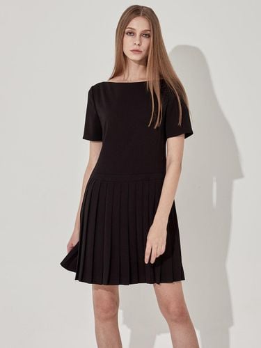 Boat Neck Pleated Polyester Dress [] - CHAEnewyork - Modalova