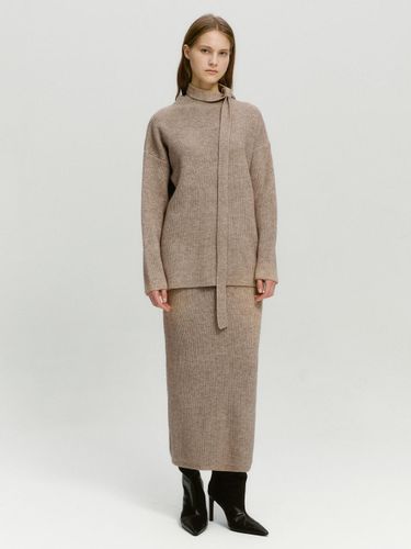 Mock Neck Knit H-line Winter Set-up [Beige] (MAEDSU05CBE) - marieclaire - Modalova