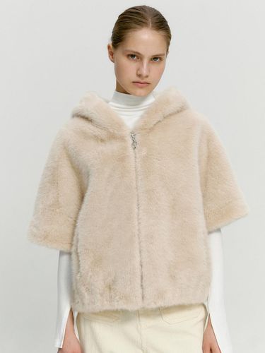 Drop Sleeve Hooded Luxurious Fur Vest [Beige] (MAEDVT07MBE) - marieclaire - Modalova