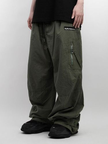 Hidden Guts Logo Wide Cargo Pants [Khaki] - BLACKBLOND - Modalova