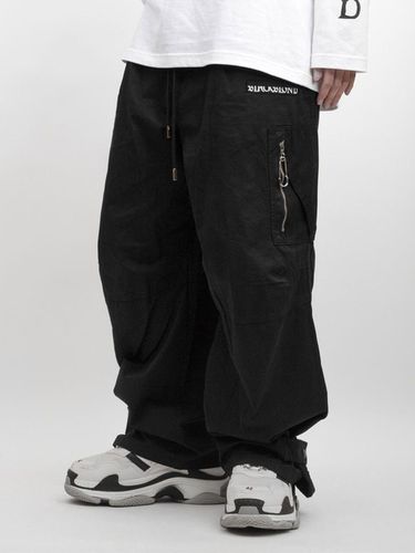 Hidden Guts Logo Wide Cargo Pants [Black] - BLACKBLOND - Modalova