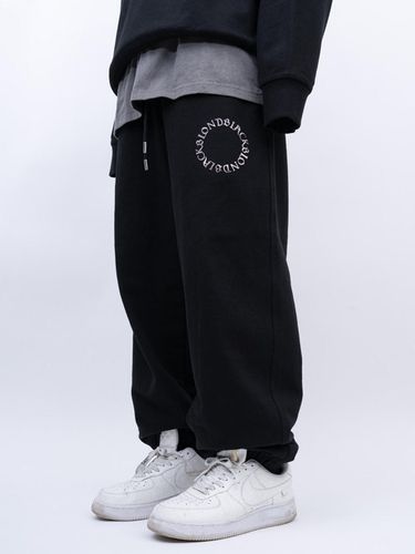 Ancient Metal Circle Logo Premium Cotton Sweatpants [Black] - BLACKBLOND - Modalova