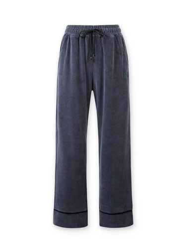 London Nights Casual Pants - SnappyCuddle - Modalova