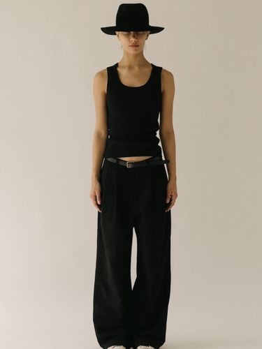 Cotton Slim Double-Pleated Pants [Black] - thehausryoo - Modalova