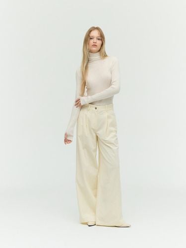 Corduroy Dart Wide Leg Pants (EMOBWPT010) - E.B.M (Edition by Michaa) - Modalova