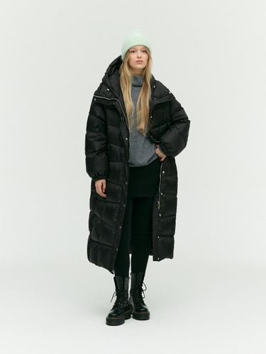 High-neck Two-way Down Premium Long Padded Coat (EMOBWPD030) - E.B.M (Edition by Michaa) - Modalova