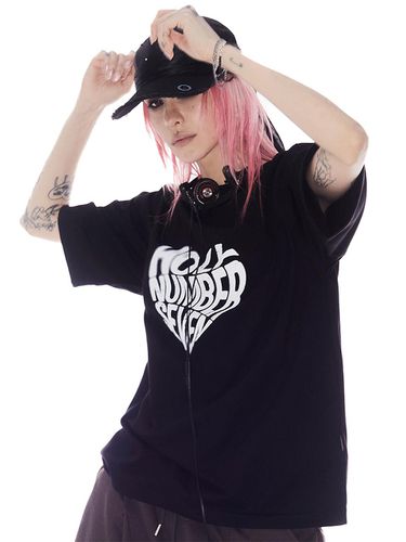 Oversized Hip Hop Heart Graphic T-shirt [Black & Beige] - HOLY NUMBER 7 - Modalova