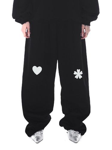 Oversized Hip Hop Heart Balloon Fit Sweatpants [Beige] - HOLY NUMBER 7 - Modalova