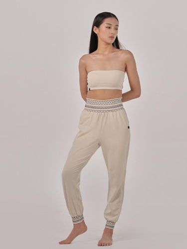 Stitch Smocking Cotton Regular Fit Pants [Ivory] (OZPG6010) - ozez - Modalova