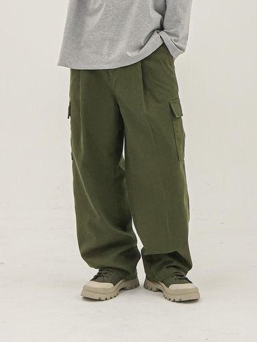 Pintuck Wide Relaxed Cargo Pants [Khaki] - THESTORI - Modalova