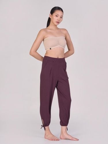 Pin-tuck Rib String Slim Fit Pants [Wine] (OZPG6022) - ozez - Modalova