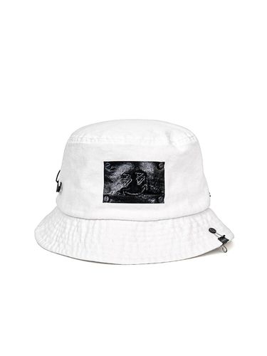 BBD Trapped Smile Denim Bucket Hat [Beige] - BLACKBLOND - Modalova