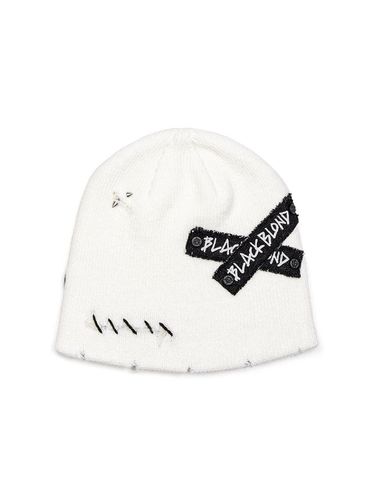 Hand-stitched Graffiti Logo Beanie [Beige] - BLACKBLOND - Modalova