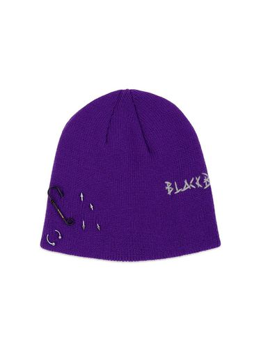 Handcrafted Embroth Logo Piercing Beanie [PURPLE] - BLACKBLOND - Modalova