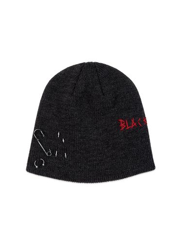 Handcrafted Piercing Logo Beanie [Charcoal] - BLACKBLOND - Modalova