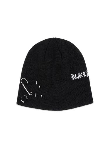 Handcrafted Embroidered Logo Piercing Beanie [Black] - BLACKBLOND - Modalova