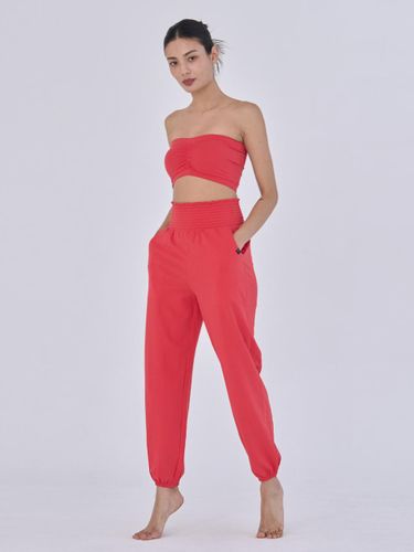 Solid Smocking Elastic Waist Pants [Red] (OZPG6031) - ozez - Modalova