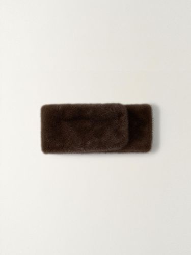 Soft Voluminous Faux Fur Scarf [Brown] - NOTHING WRITTEN - Modalova