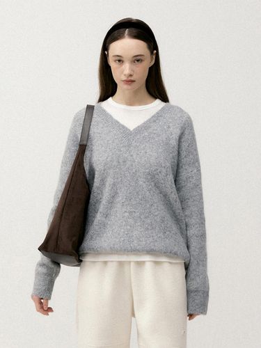 Oversized V-neck Cozy Knit Sweater [Grey] - LOEIL - Modalova