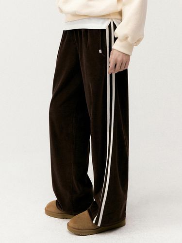 Relaxed Premium Cotton-Polyester Velvet Track Pants [BROWN] - LOEIL - Modalova