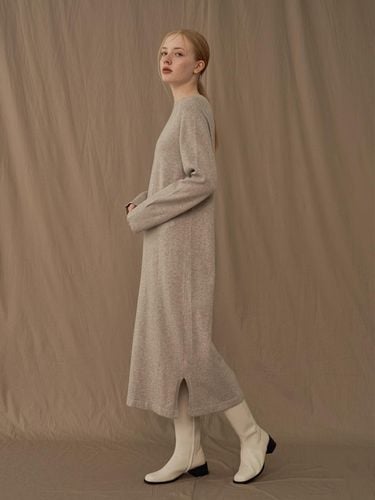 Modern Round Neck Cashmere Blended Long Midi Dress (VKNIT_031) - VASCARA - Modalova