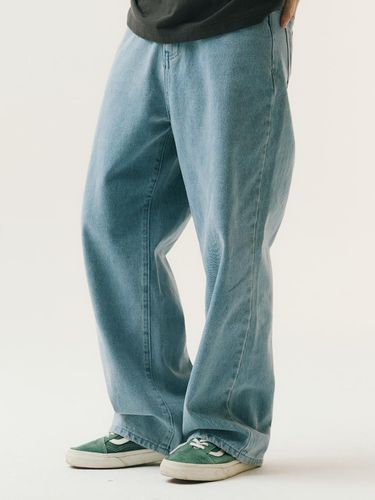 Patched Logo Wide Fit Relaxed Denim Pants [ICE BLUE] - FREI - Modalova