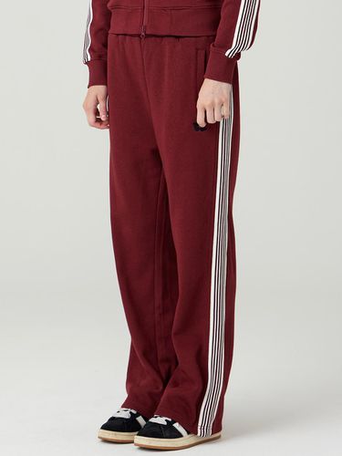 Semi-Bootcut Custom-Knitted Track Pants [Burgundy] - URBANAGE - Modalova