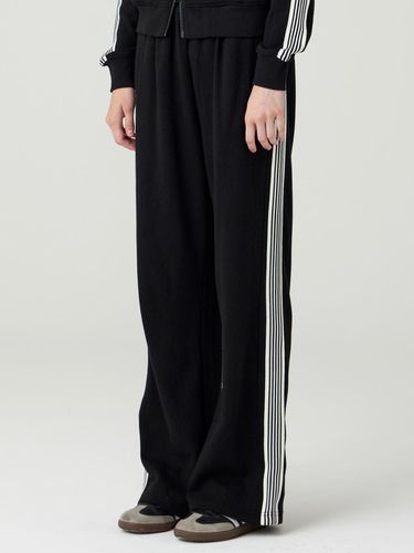 Authentic Semi-Bootcut Line Track Pants [Black] - URBANAGE - Modalova