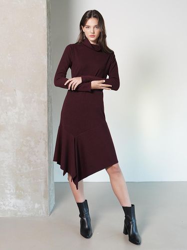 Unbalanced-hem High Neck Midi Dress [BURGUNDY] - MUSE BY ROSE - Modalova