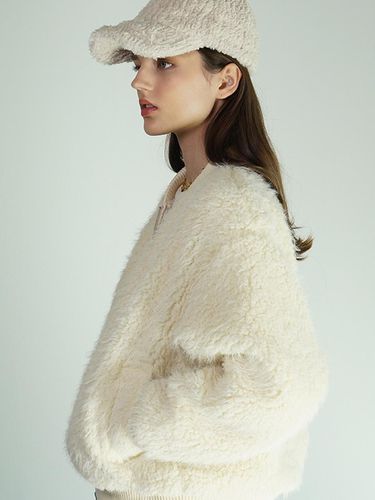 Faux Shearling Oversized Bomber Jacket [Beige] - MUSE BY ROSE - Modalova