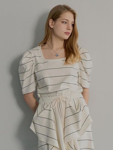 Striped Puff-sleeve Square Neck Top [Beige] - MUSE BY ROSE - Modalova