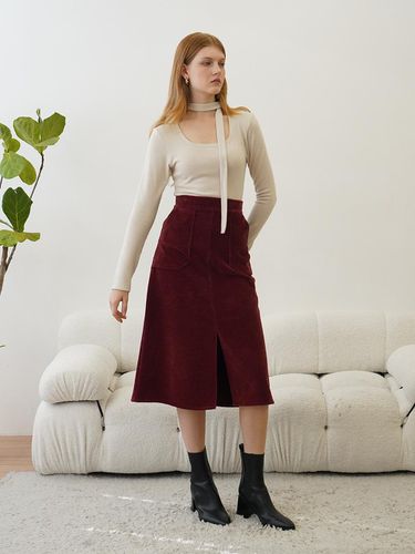 Velvet Textured Semi A-line Stretch Skirt [DEEP RED] - MUSE BY ROSE - Modalova