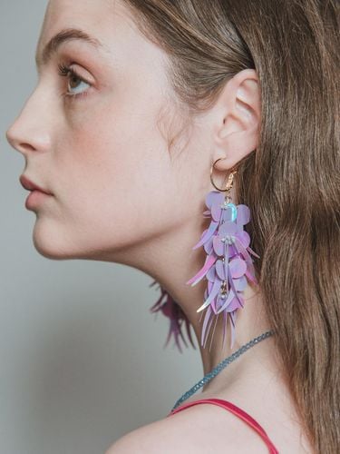 Hologram Sequin Crystal Cascading Earrings [PURPLE] - L’OMBRILLANT - Modalova