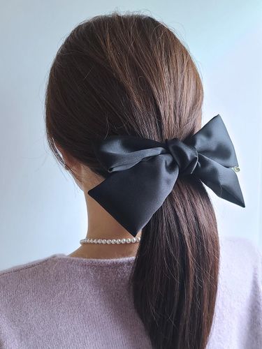 Oversized Pearl Ribbon Hair Pin - L’OMBRILLANT - Modalova