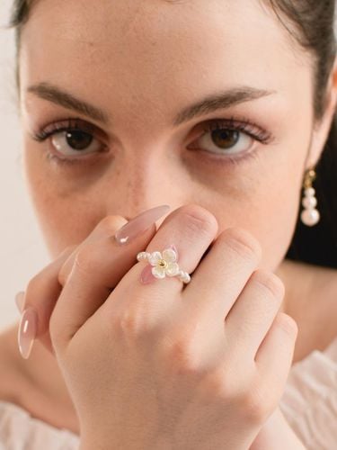 Freshwater Pearl Adjustable Floral Ring [Pink] - L’OMBRILLANT - Modalova