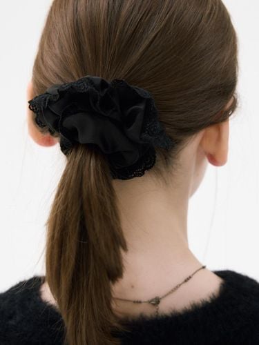 Lace Satin Premium Scrunchie [Black] - L’OMBRILLANT - Modalova