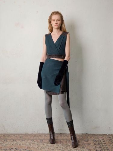 Wool Silk Blended Sleeveless Asymmetric Crop Top [Green] - ARIAK - Modalova