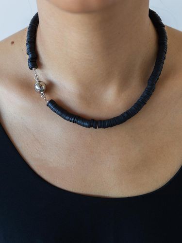 Handcrafted Magnetic Clasp Clay Necklace [Black] - A BIT MOR - Modalova