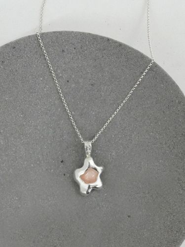 Pink Moonstone Flower Necklace - REINDEER - Modalova