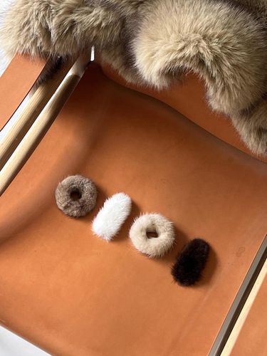 Fur Textured Winter Hair Accessories - CARRY BARRETTE - Modalova