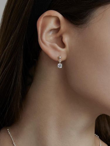 Sterling Cubic Delicate Earring - dmoment - Modalova