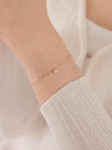 Delicate Cubic 14k Gold Bracelet - dmoment - Modalova