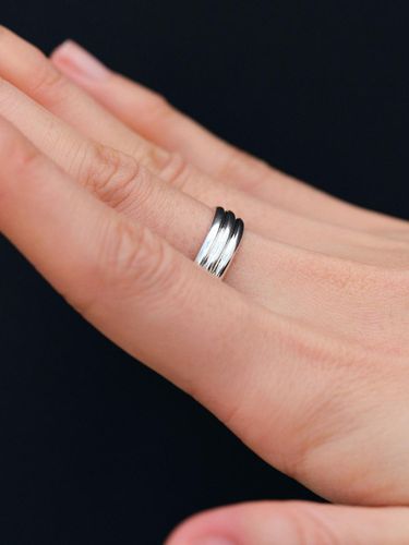 Interconnected Triple Sterling Silver Ring - Another Layer - Modalova