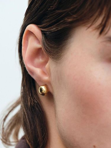 Crescent Moon Sterling Silver Dome Earring [Gold] - Another Layer - Modalova