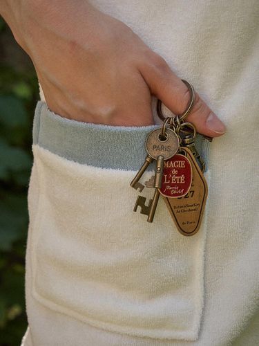 Vintage Brass Keychain [RED] - HOTEL PARIS CHILL - Modalova