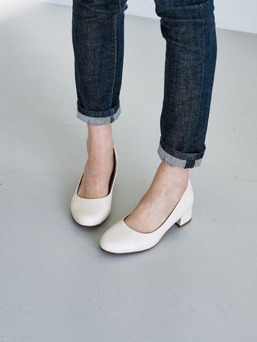 Premium Comfort Round Toe Pumps [Beige] (140128-1A) - PICCADILLY - Modalova