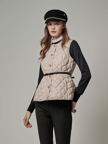 Flare Quilted Princess Line Vest [Beige] - FAIRLIAR GOLF - Modalova