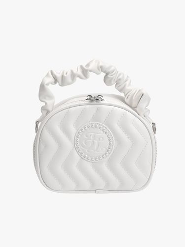 Pearl Patch Quilted Synthetic Leather Tote Bag [Ivory] - FAIRLIAR GOLF - Modalova