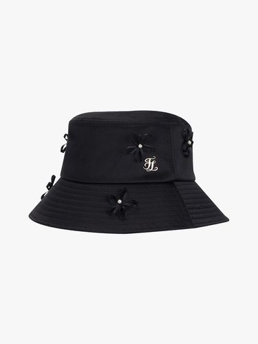 Floral Pearl Satin Bucket Hat [Black] - FAIRLIAR GOLF - Modalova