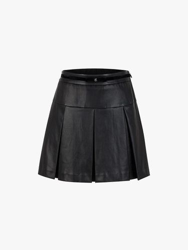 Leather Ribbon Pleated A-line Skirt [Black] - FAIRLIAR GOLF - Modalova